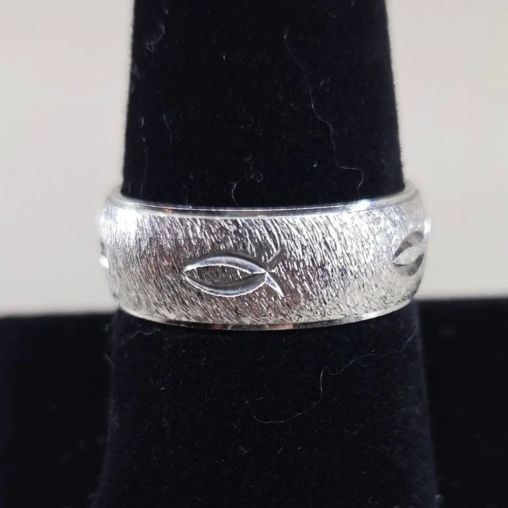 Silver Tone Ichthys Christian Fish Symbol Textured Band Ring Size 10 Mens Womens